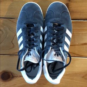 Adidas gazelle blue suede sneaker